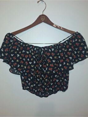 Fashion Magazine Off-Shoulder Floral Cropped Blouse Black Multi-Color M